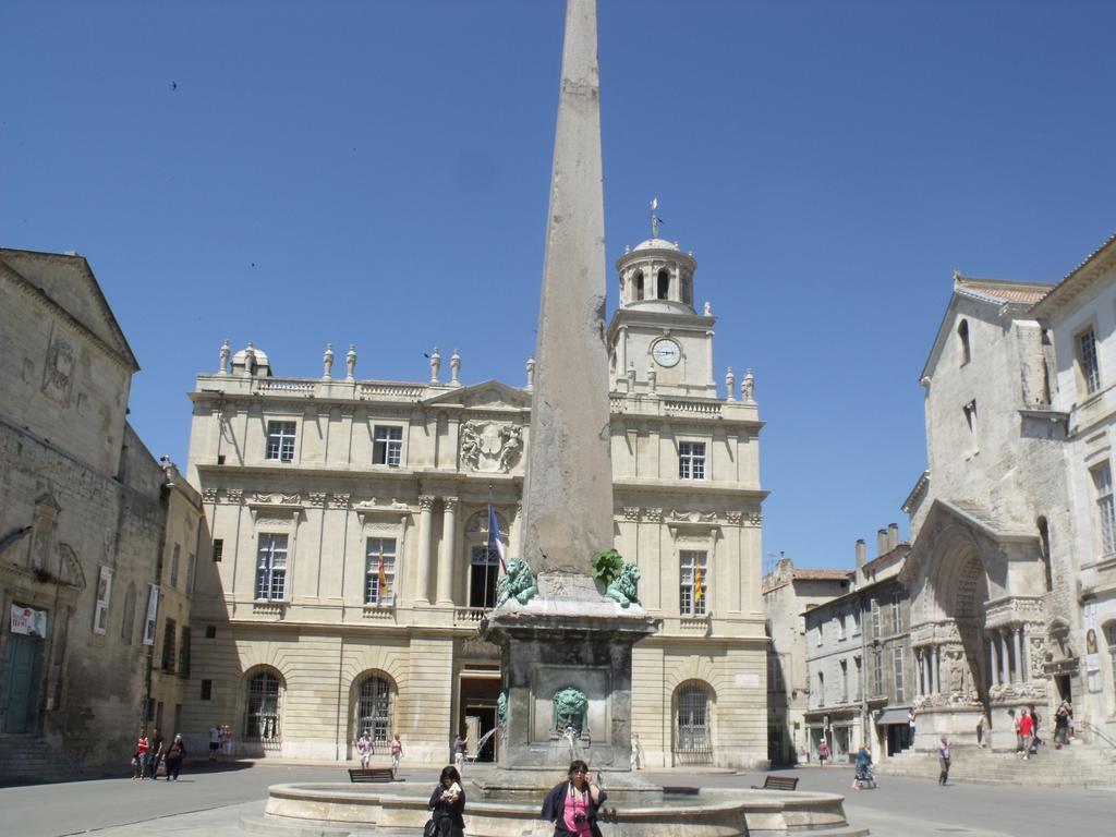 Entre Nimes Et Arles Villa Bellegarde  Eksteriør billede